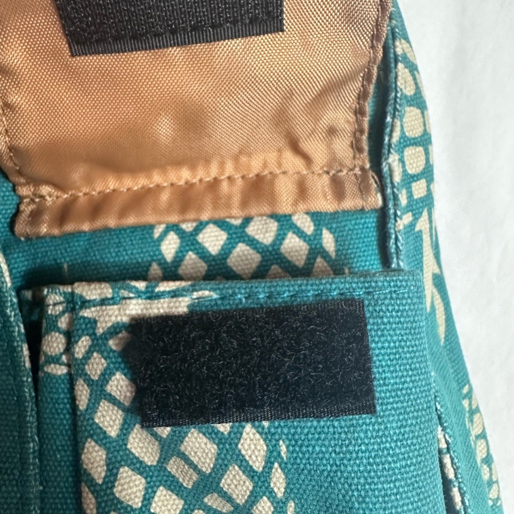 Kavu green Rope Sling Bag with pineapple print - Picture 10 of 14
